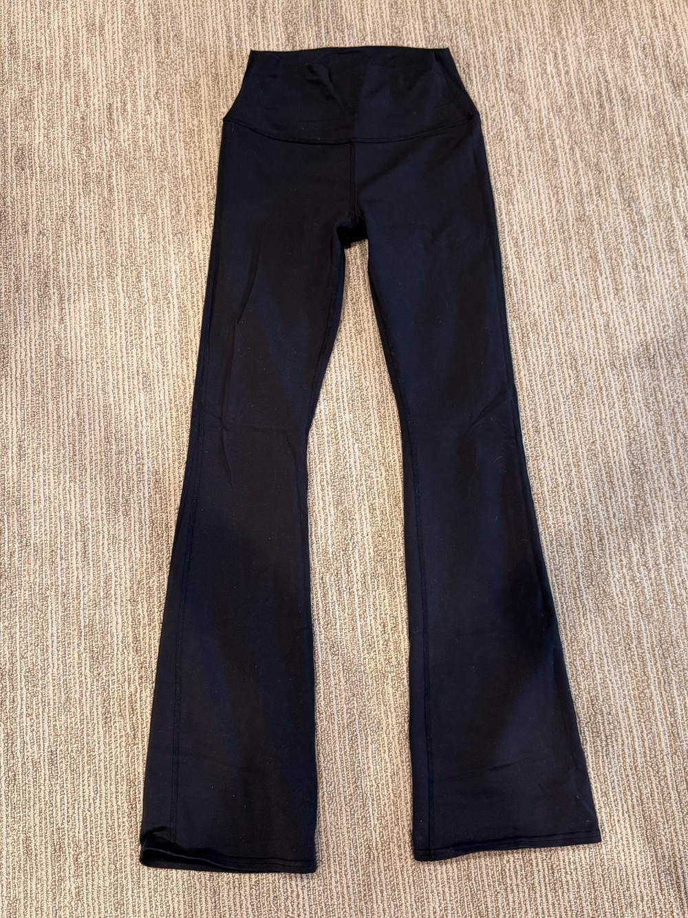 ALO Yoga Black Active Leggings with Subtle Logo - Picture 2 of 3